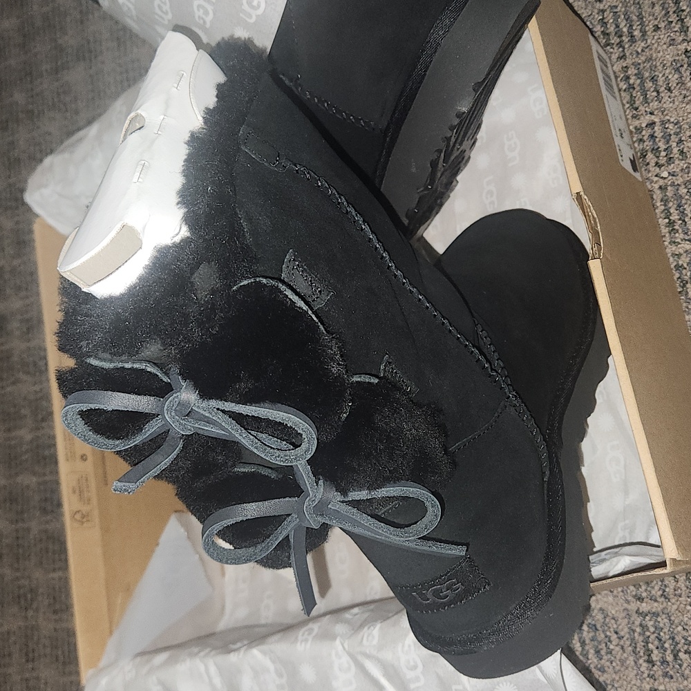 UGGS BOOTS